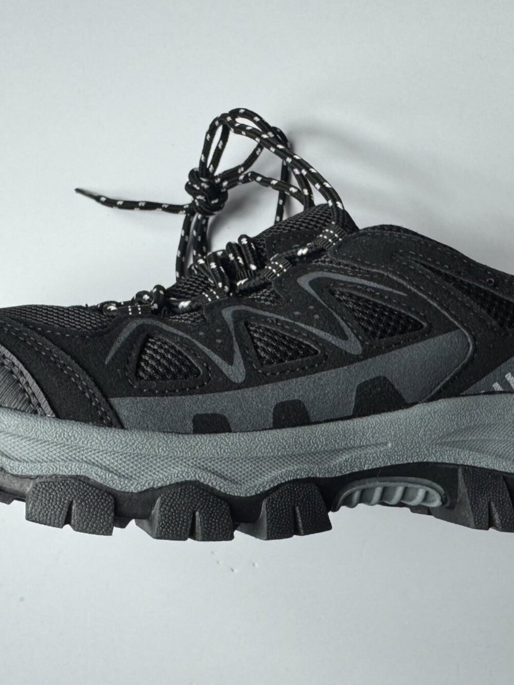 OCEANGOING Trail Running Shoe Size 8 Black Reflective Detail